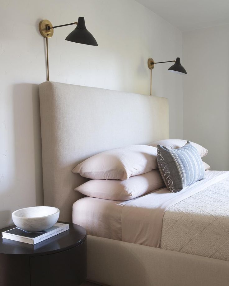 25 Stunning Bedroom Wall Sconce Ideas to Transform Your Space - Image 5